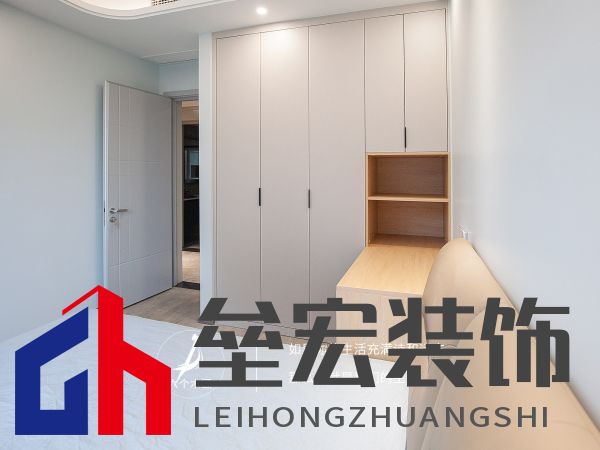 103㎡三居室一門到頂?shù)囊鹿裨O(shè)計(jì)，簡(jiǎn)約又溫馨